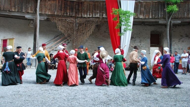 Das Johannisfest im Schloss Greyerz