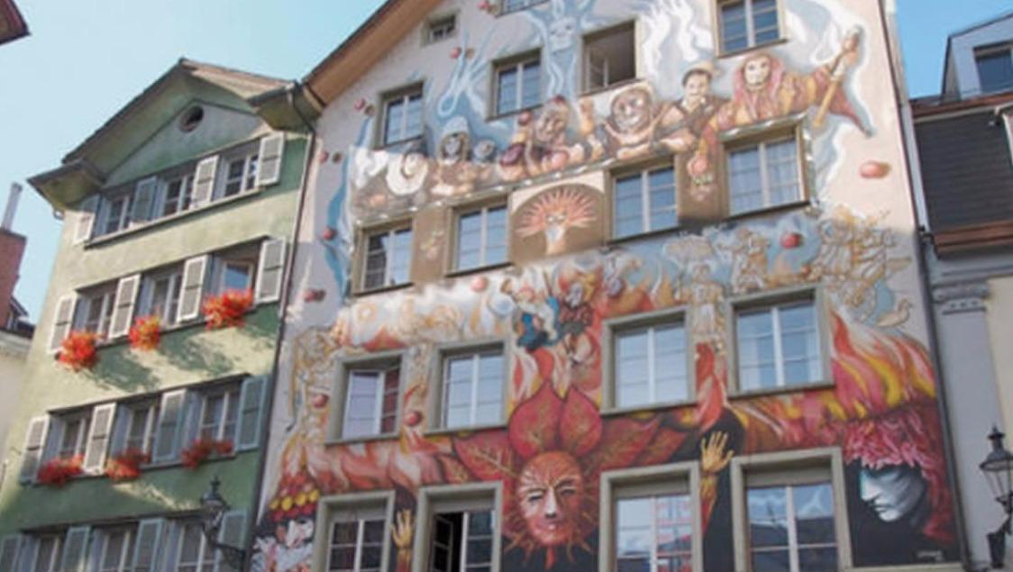Themenführung Luzern: Von Fassadenmalereien zu Wortspielen