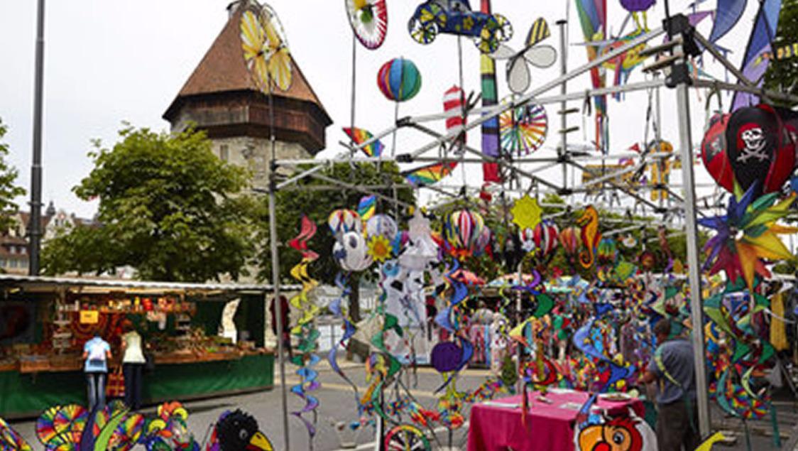 Monats-Warenmarkt an der Bahnhofsstrasse Luzern